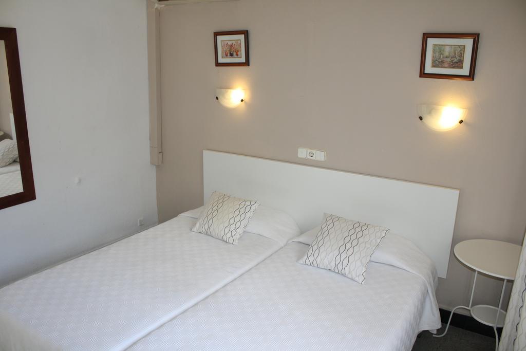 Hostal Pinar PMI Buitenkant foto